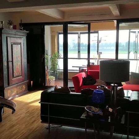 Grosszuegiges Zimmer Mit Badezimmer In Rheinwohnung Cologne Exterior photo