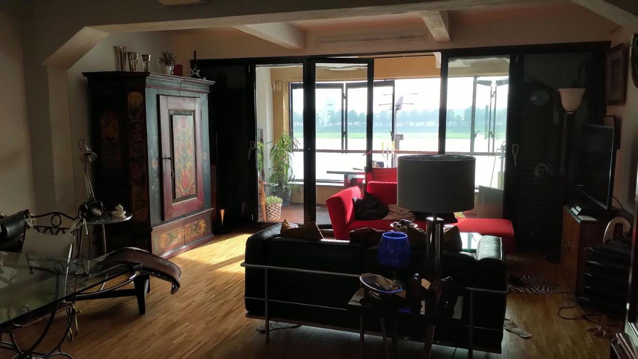 Grosszuegiges Zimmer Mit Badezimmer In Rheinwohnung Cologne Exterior photo