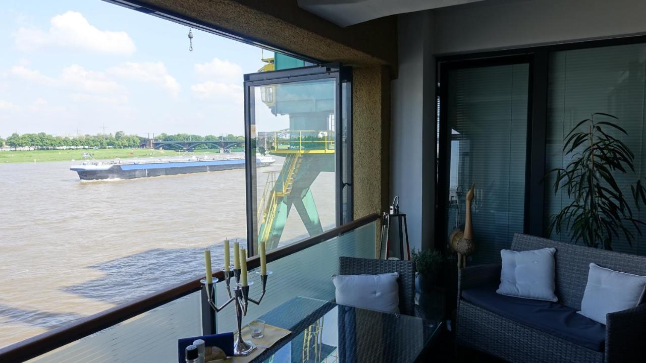 Grosszuegiges Zimmer Mit Badezimmer In Rheinwohnung Cologne Exterior photo