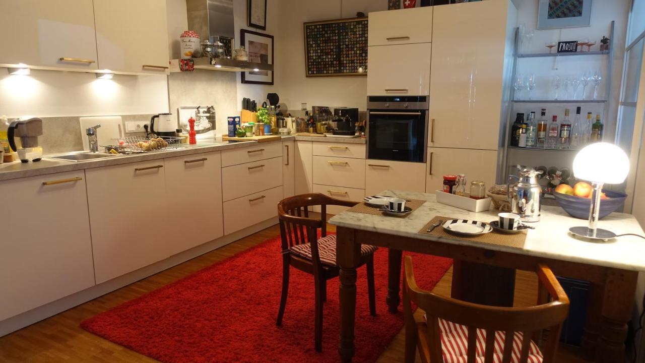Grosszuegiges Zimmer Mit Badezimmer In Rheinwohnung Cologne Exterior photo