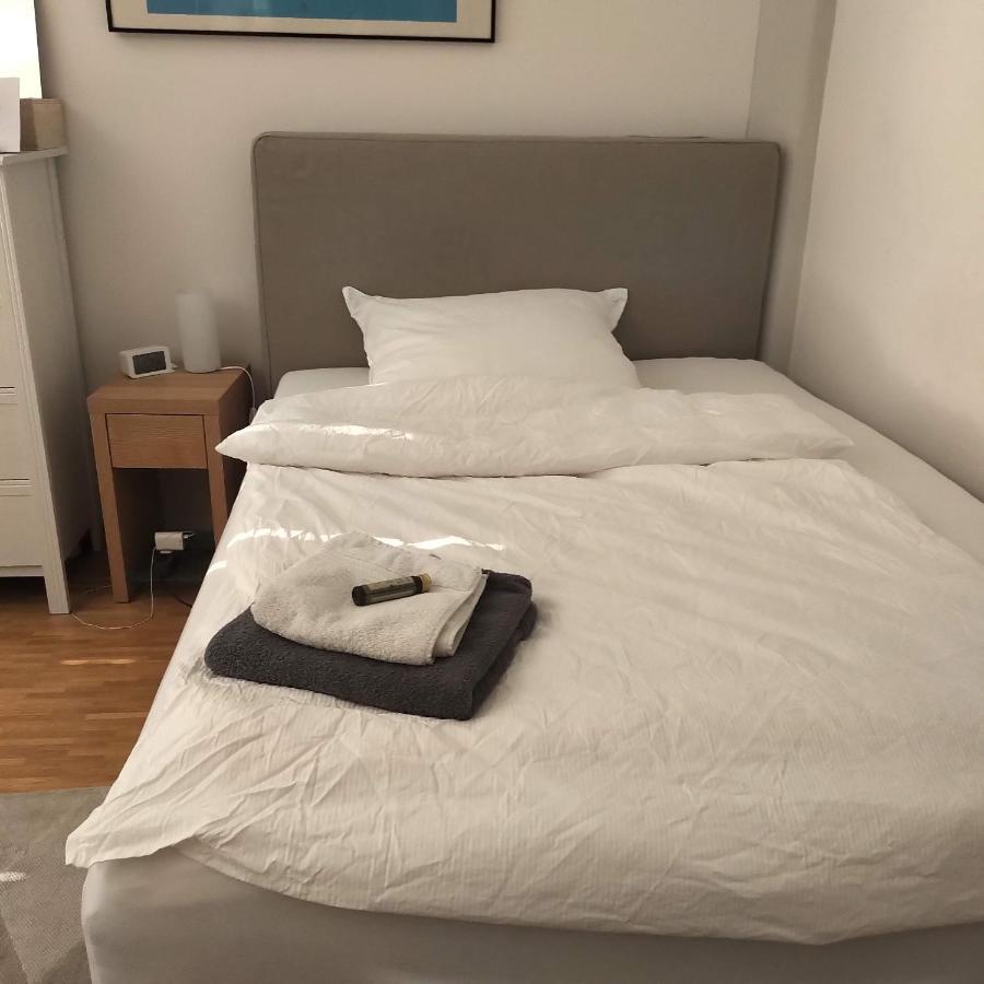 Grosszuegiges Zimmer Mit Badezimmer In Rheinwohnung Cologne Exterior photo